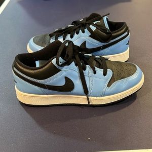 Jordan Low University Low, Big Boys 6.5. Pre- owned, great condition.